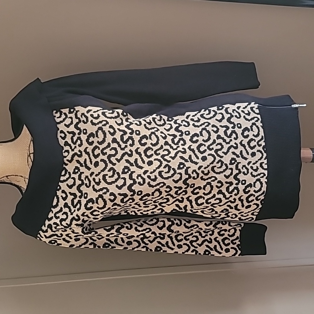 NWOT VENUS Animal Print Sweater Size Small